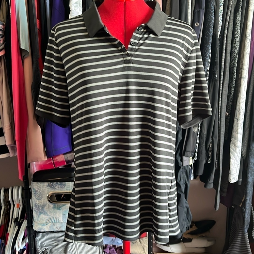 LL56 Oakley polo shirt